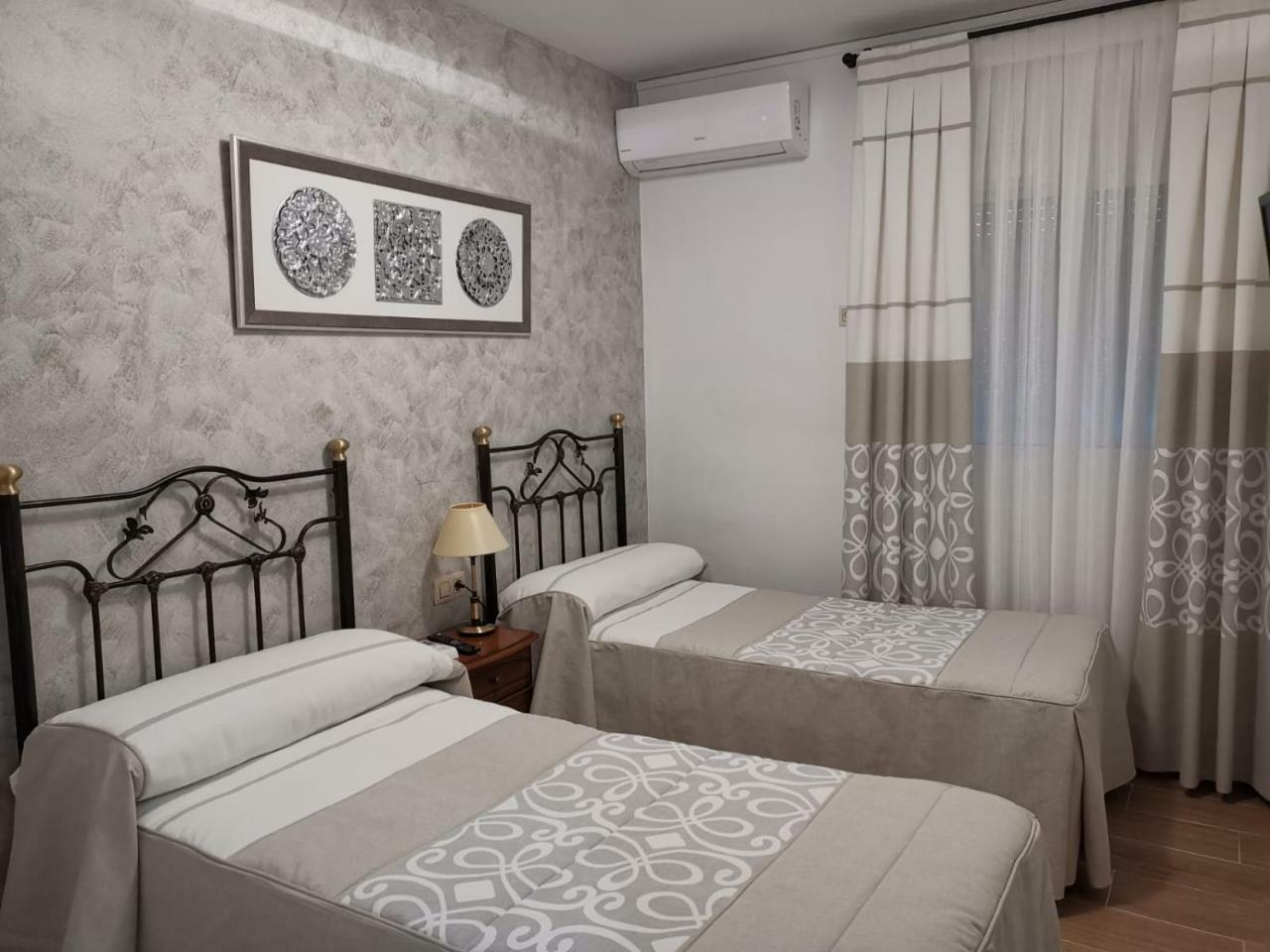 Hostal El Sevillano Rus Exterior photo